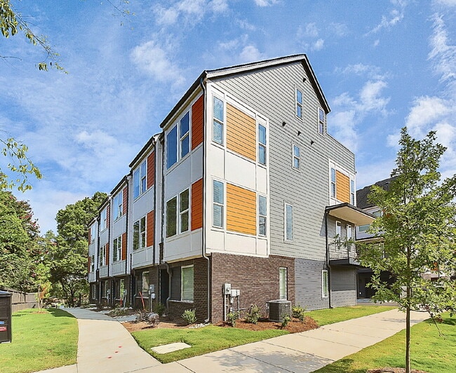 Photo - End Unit in SOUTH END