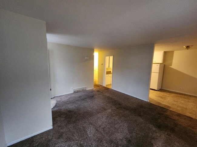 Building Photo - Spacious Three Bedroom Rental