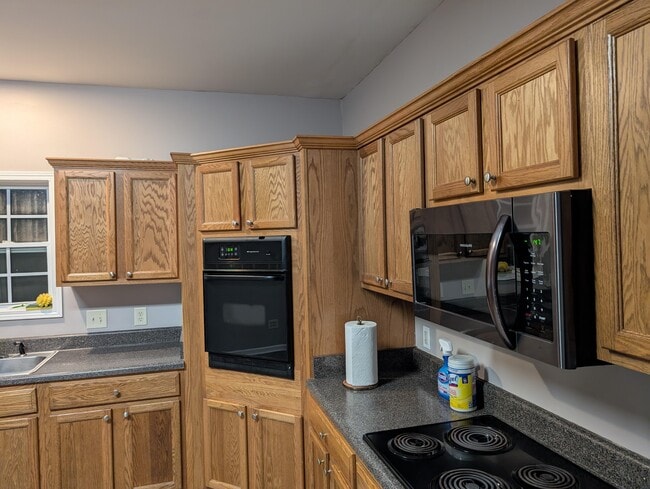 Photo - 1066 Margaret Pl NW