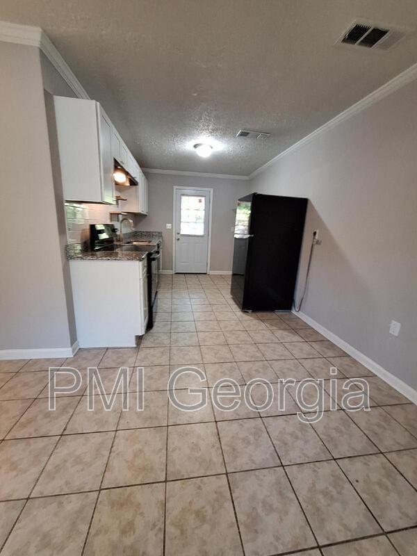 Photo - 221 Greenbriar Dr
