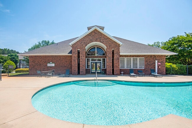 Swimming Pool/Clubhouse - Laurel Pointe