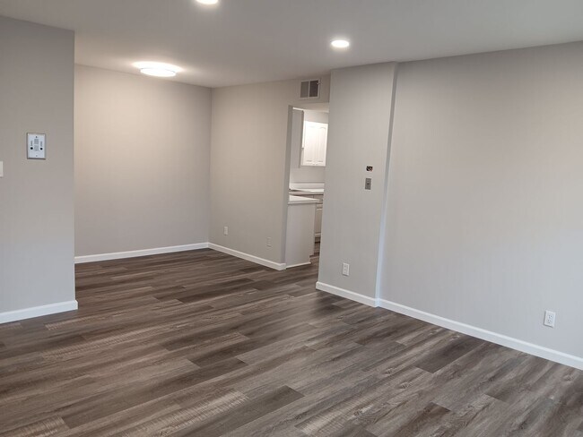 Photo - 32850 Aurora Rd