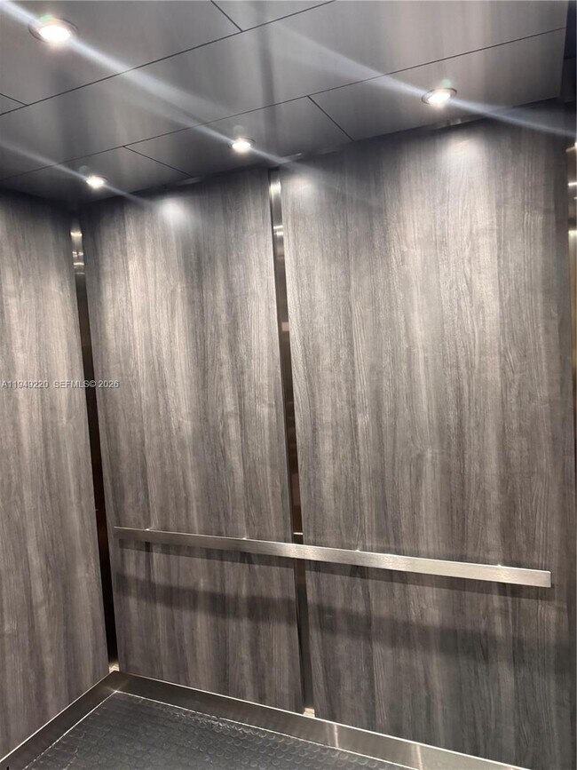 Photo - 4950 E Sabal Palm Blvd Unidad 204