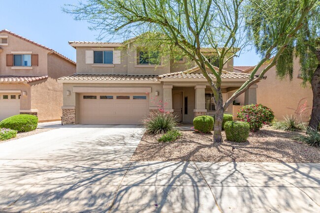 Building Photo - Beautiful Large 5 Bedroom Home In Desert R...