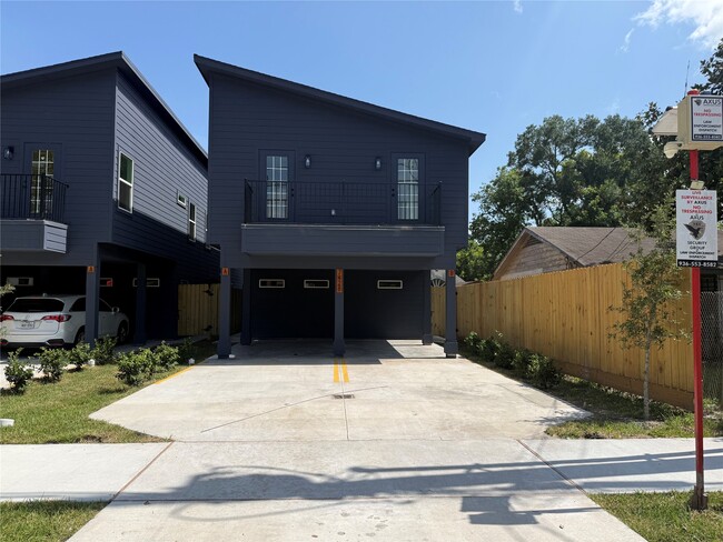 Building Photo - 7428 Laura Koppe Rd Unit A