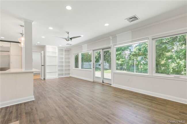 Photo - 17 Soundview Ave