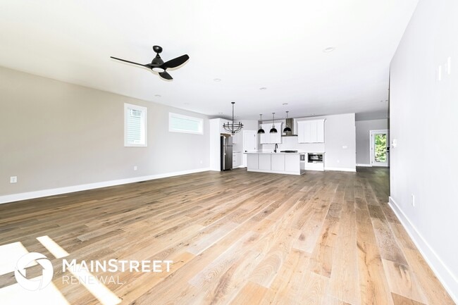 Photo - 707 28th Ave N