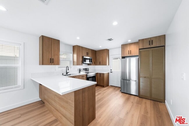 Photo - 1258 Mariposa St