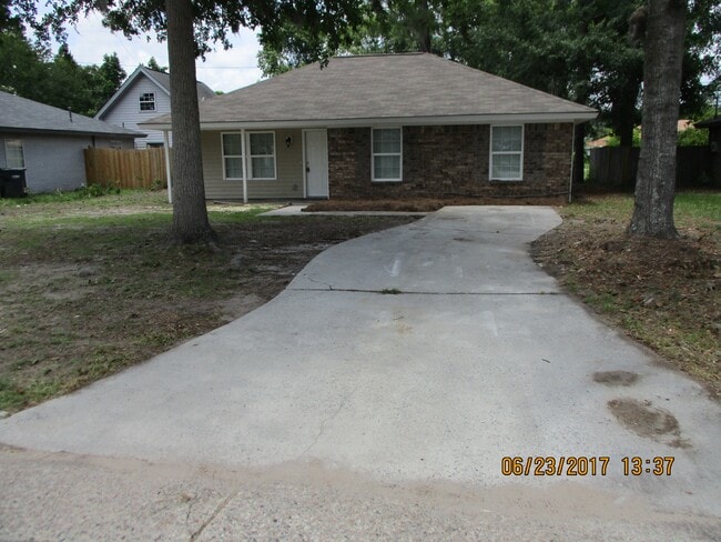 Building Photo - 132 Neva Ave