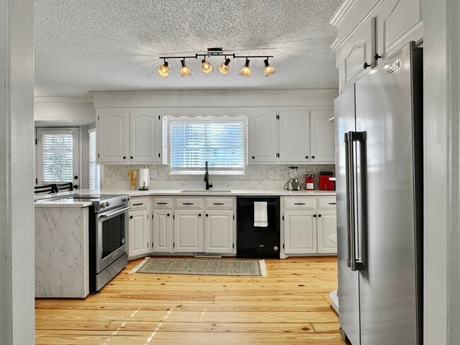 kitchen - 7900 Elderberry Cir