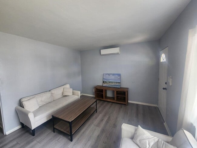 Photo - 2943 Talbot St