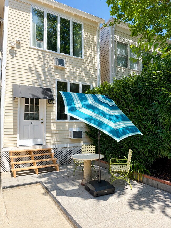 Outdoor Patio - 4836 Reservoir Rd NW Unit 2