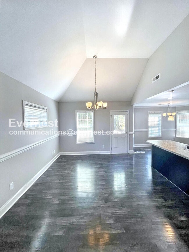 Photo - 492 Medallion Cir