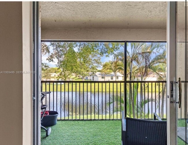 Building Photo - 8511 Old Country Manor Unit 408