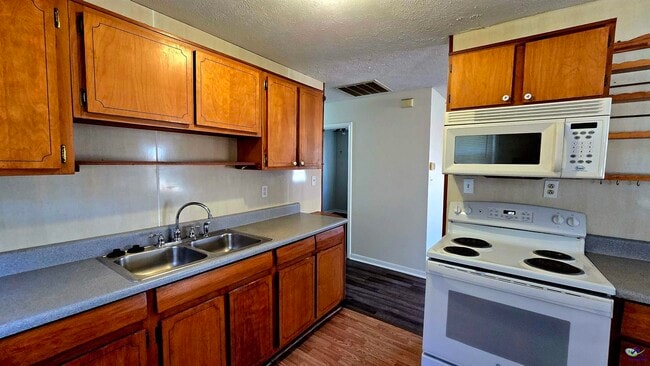 Photo - 318 Bruce St