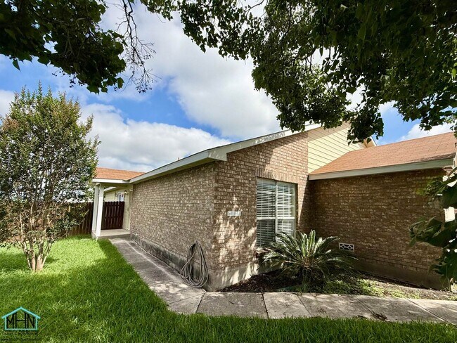 Photo - Bright & Beautiful 3-Bedroom 2-Bath Home Conveniently Located to FT SAM and Randolph AFB!