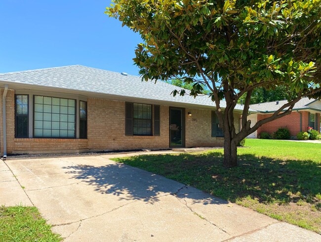 Building Photo - COMING SOON!! Darling Edmond Rental!