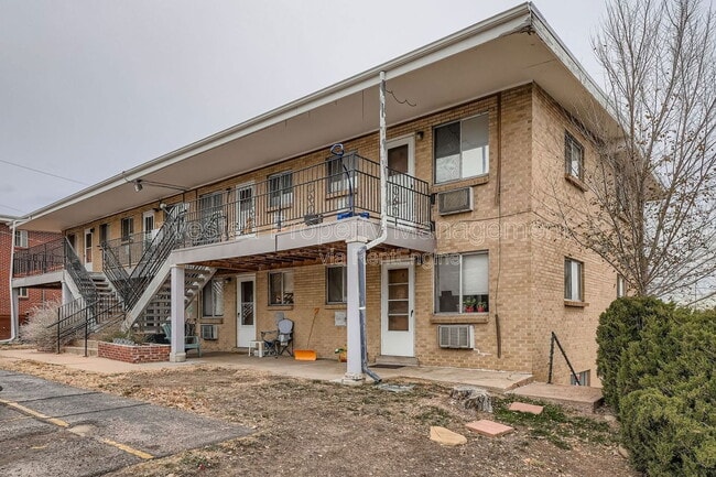 Building Photo - 257 E Powers Ave Unit 7