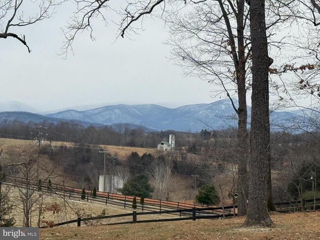 Photo - 7246 Sperryville Pike