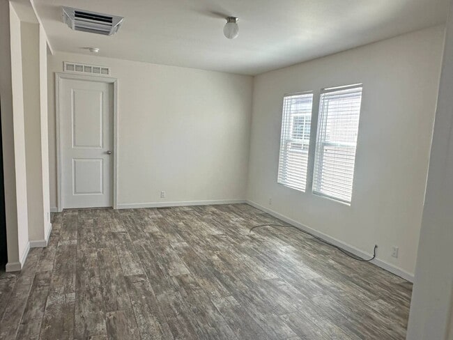 Photo - 591 Childers St