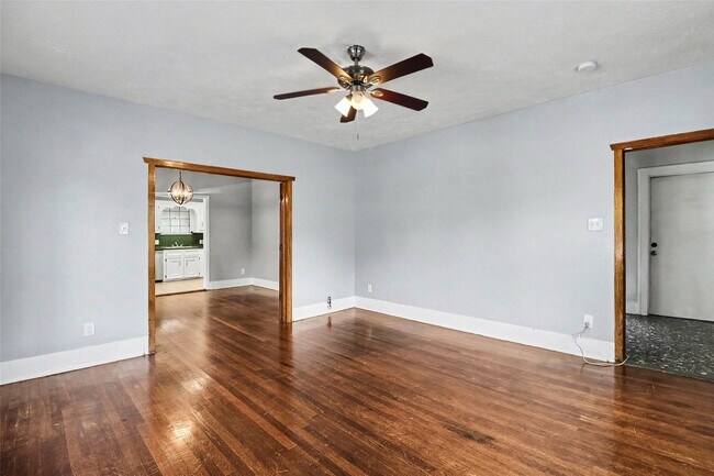 5121 Polk St