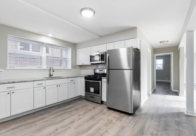 Photo - 5358 S Narragansett Ave