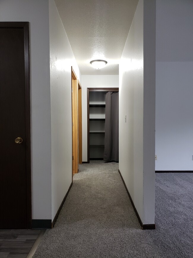 2 Bed, 1 Bath $879, Available July 22 - North Ridge