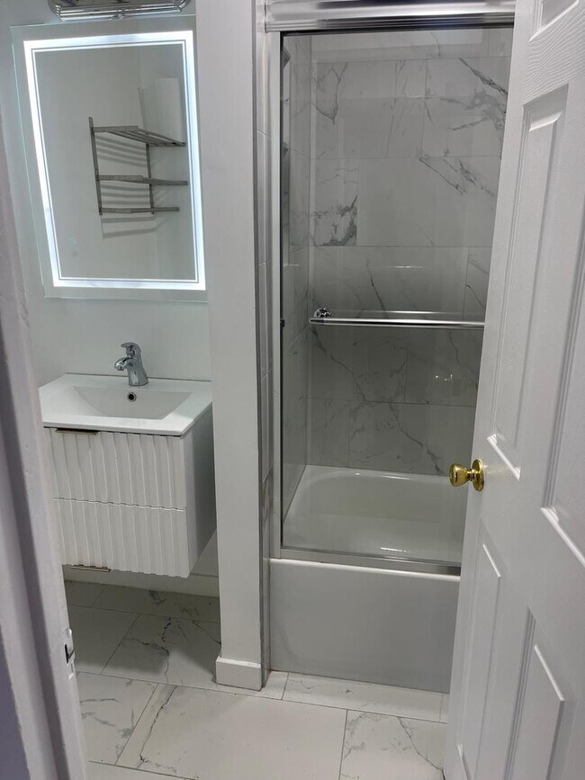 Photo - 6161 N Hoyne Ave Unit 302