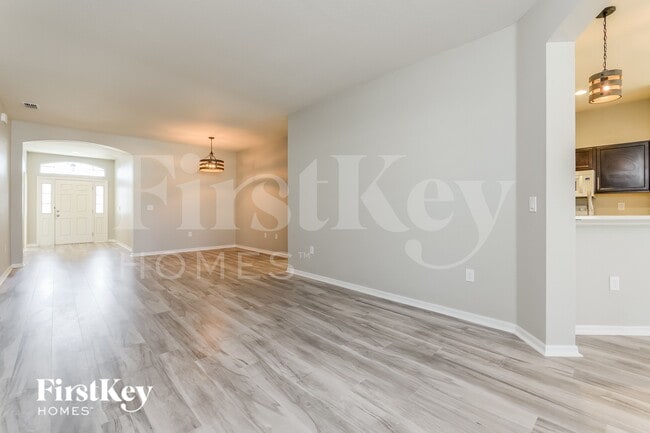 Photo - 533 Interlock St