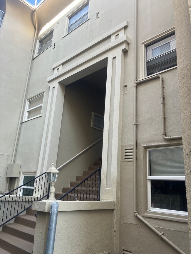 Photo - 437 Euclid Ave Unit 4