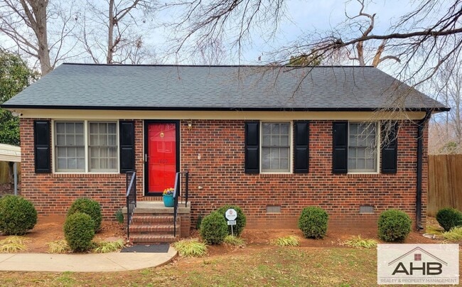 Building Photo - For Rent: Charming 2-Bedroom Brick Home in...