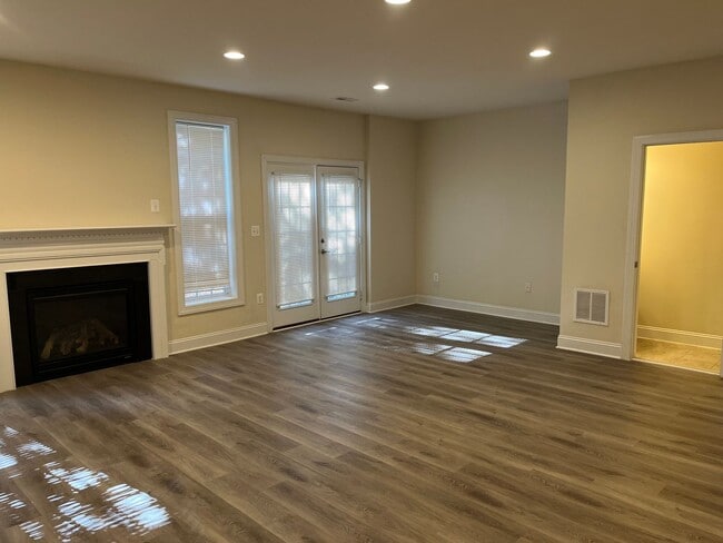 Photo - Large Townhouse In Haymarket