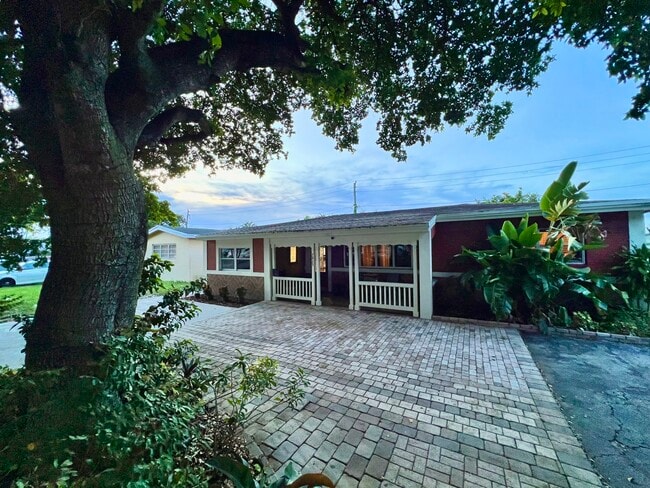 Building Photo - 7825 Miramar Pkwy Rental
