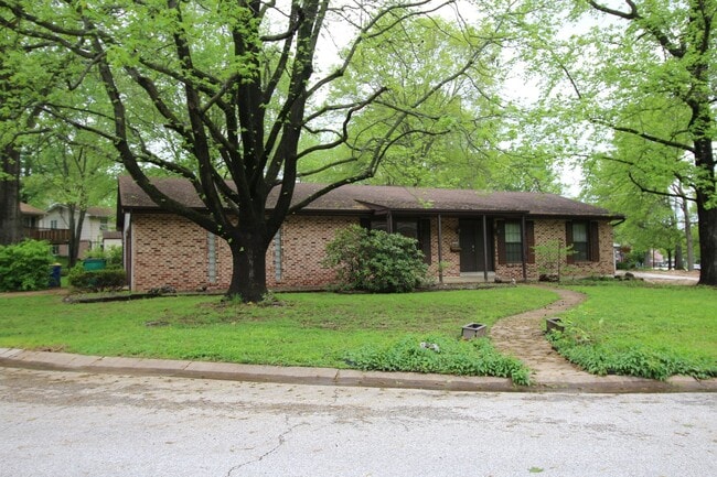 Photo - 133 Youngridge Dr