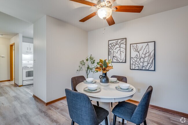 2 BR, 1 BA - 960SF