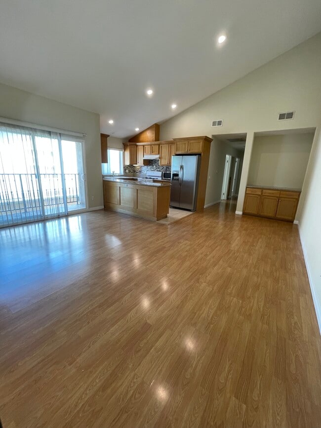 Photo - 13806 Vanowen St Unidad 4