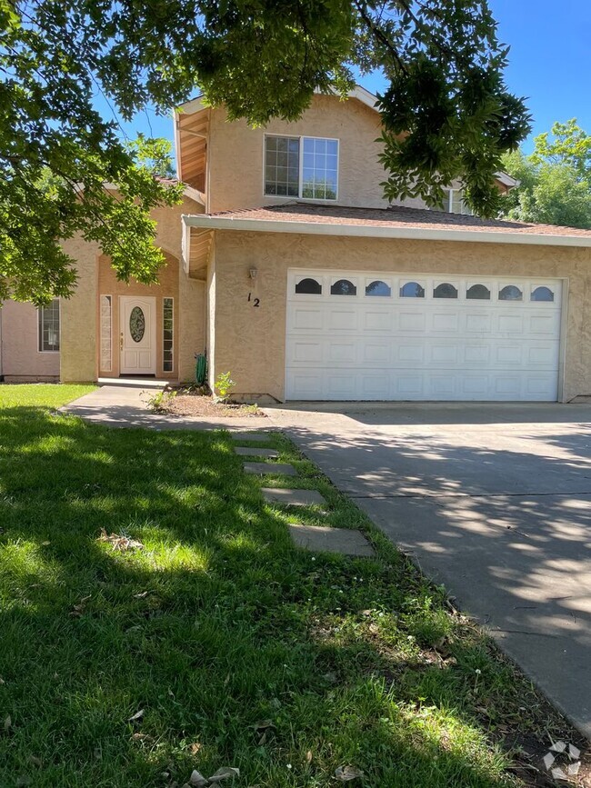 Building Photo - Large 2 story house !