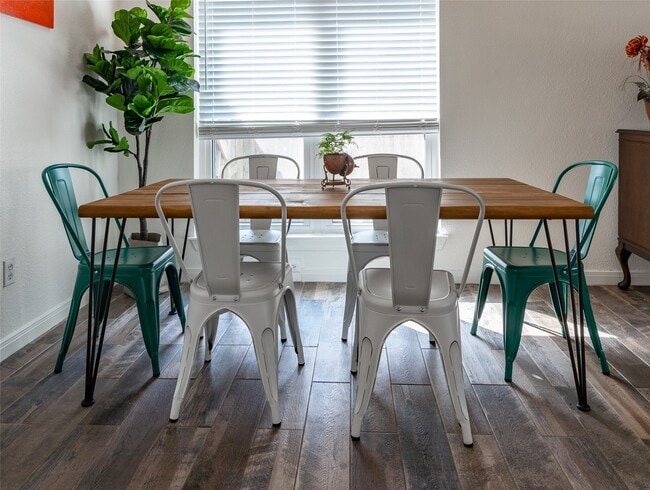 Photo - 718 Regency Ct