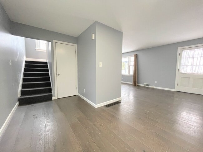 Photo - Comfortable 2-Bed Plus Den Home Available in Tonawanda