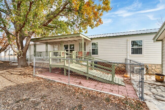 Photo - New rental now available in Del Grande!!