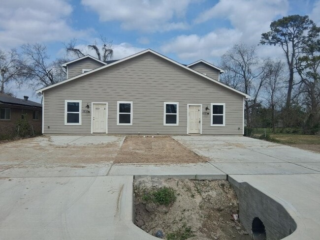 Photo - 6835 Landor St