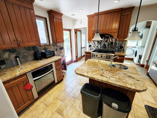 Photo - 2002 N Mountain Ave