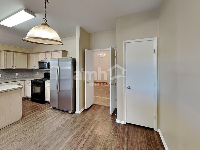 Photo - 904 Western Pass