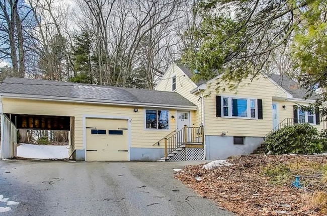 Building Photo - 215 Blue Hill Dr Rental
