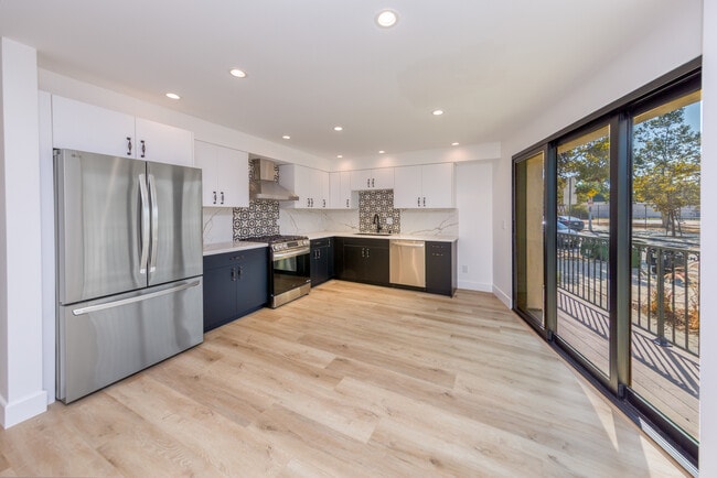 Photo - 854 S Sycamore Ave Unit 5247