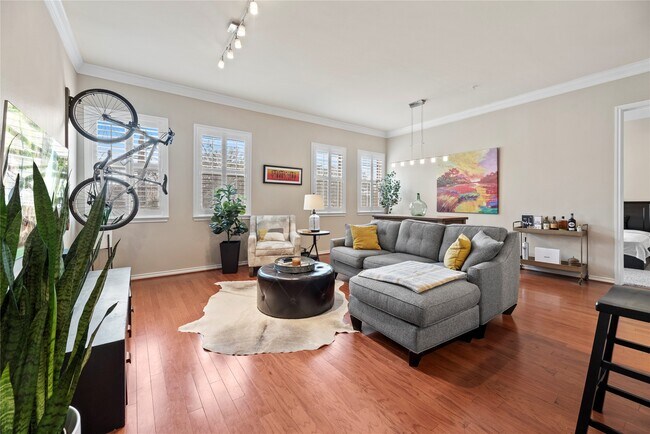 Photo - 2400 McCue Rd