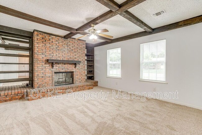 812 E Prairie View Rd