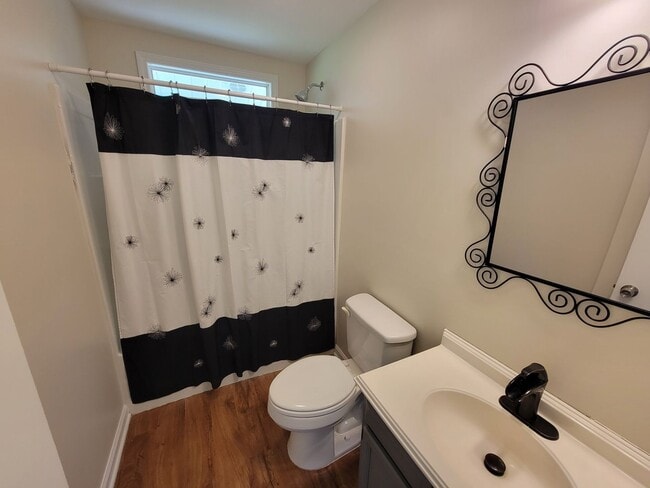 Photo - 605 Granite St