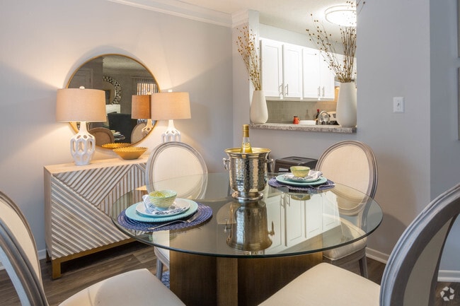 2BR, 2BA - 1,050 SF