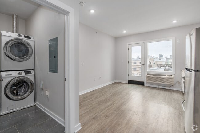 1BR, 1BA w/ Balcony - 530SF - Laundry - Fairmount Square